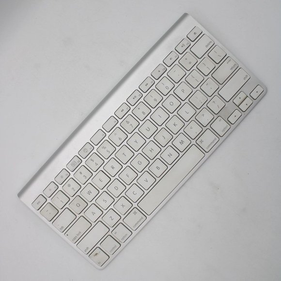 Apple Wireless Keyboard A1255 Bluetooth Magic 2007 - Picture 1 of 5